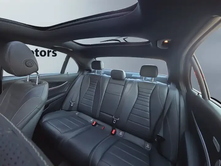 Mercedes-Benz E 400 4MATIC * AMG PKG * BURMESTER * ОБДУХВАНЕ * CARFAX, снимка 12 - Автомобили и джипове - 54905456