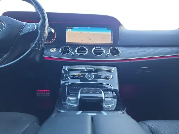 Mercedes-Benz E 400 4MATIC * AMG PKG * BURMESTER * ОБДУХВАНЕ * CARFAX, снимка 14 - Автомобили и джипове - 54905456