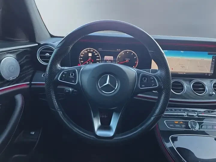 Mercedes-Benz E 400 4MATIC * AMG PKG * BURMESTER * ОБДУХВАНЕ * CARFAX, снимка 13 - Автомобили и джипове - 54905456
