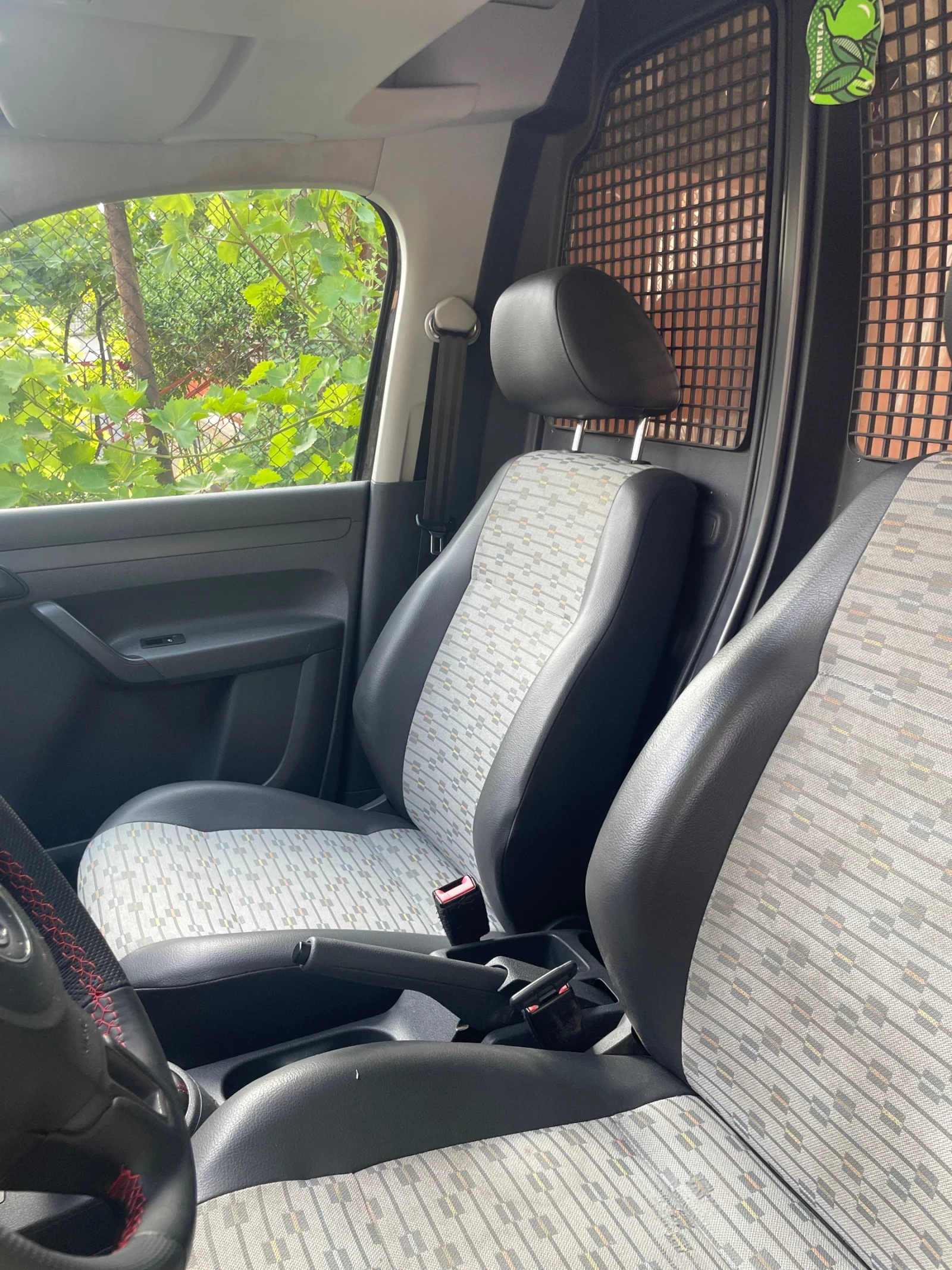 VW Caddy Maxi 1.6 - изображение 5
