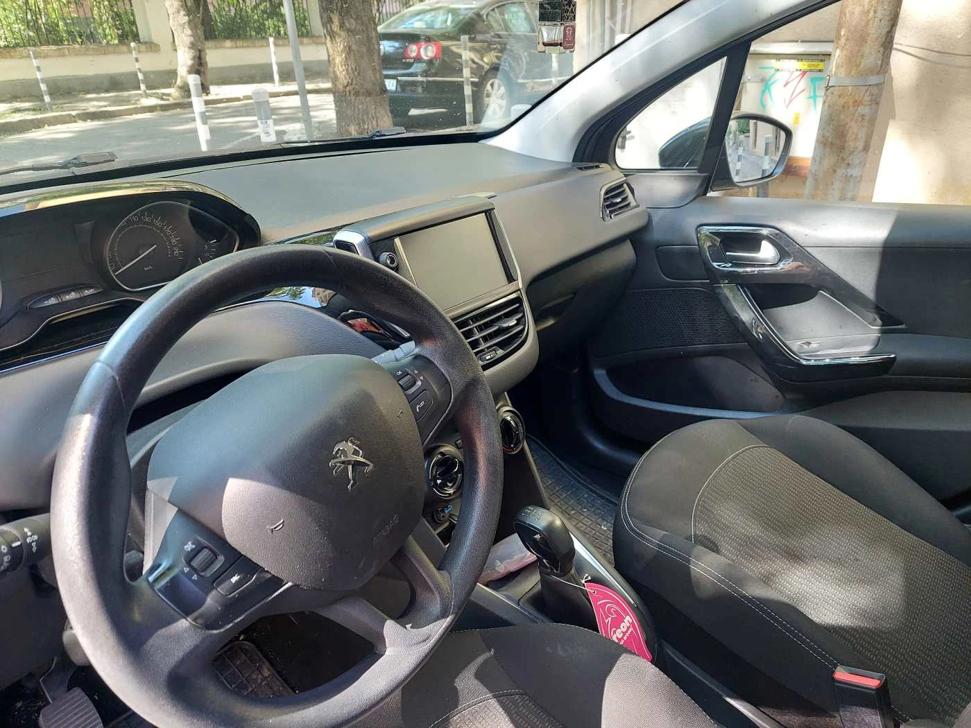 Peugeot 208  - изображение 6