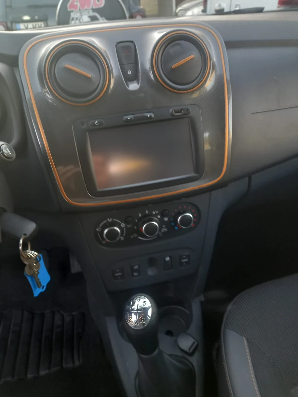 Dacia Sandero Stepway 1.5 dci 90кс - изображение 8