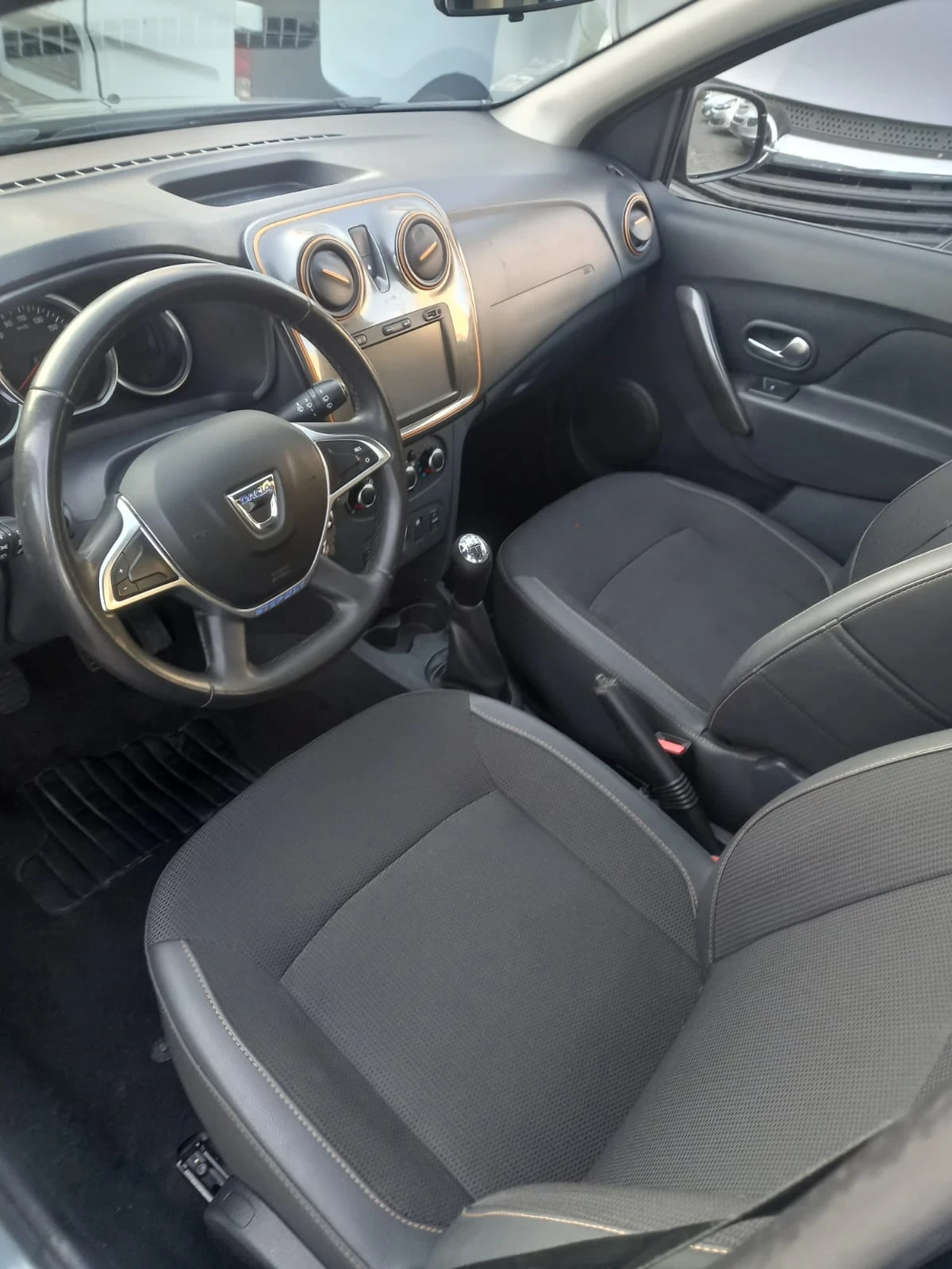 Dacia Sandero Stepway 1.5 dci 90кс - изображение 5