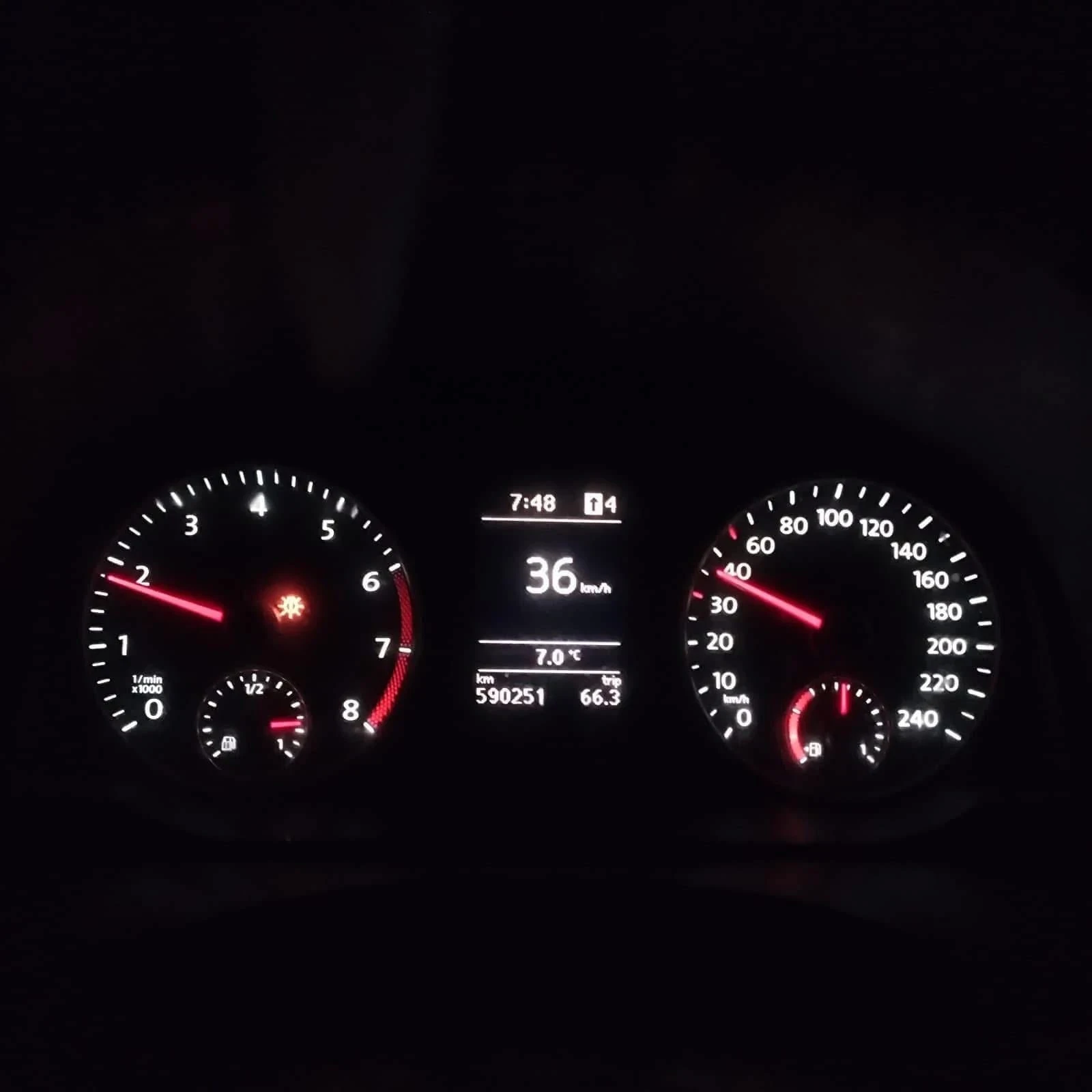 VW Caddy 2.0 EcoFuel, снимка 5 - Автомобили и джипове - 54207258