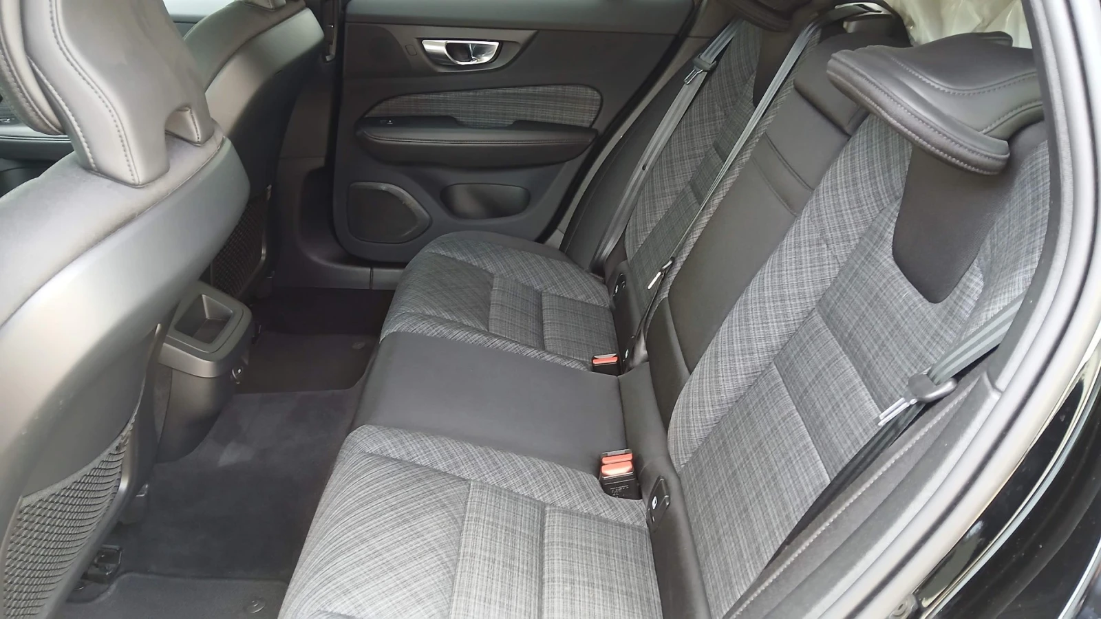Volvo V60 B4 Geartronic Core, снимка 16 - Автомобили и джипове - 54916127