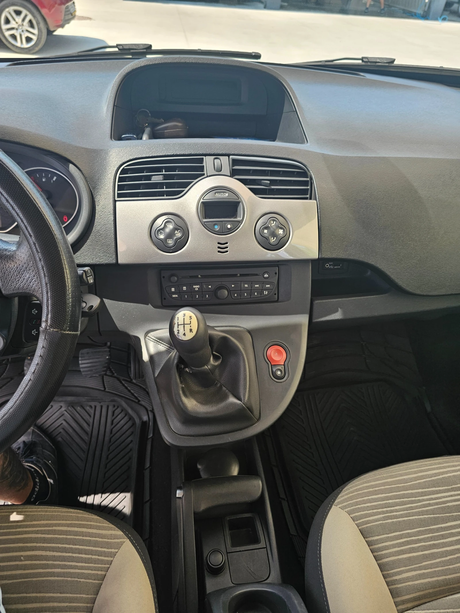 Renault Kangoo Първи собствениик/Пълна сервизна история/, снимка 11 - Автомобили и джипове - 55003506