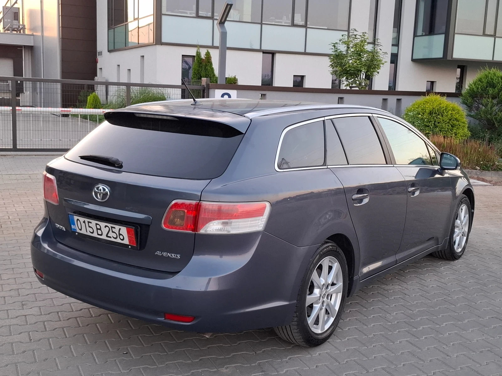 Toyota Avensis 2.0D4D* (126кс)* FACELIFT* НОВ ВНОС* * , снимка 14 - Автомобили и джипове - 55073049