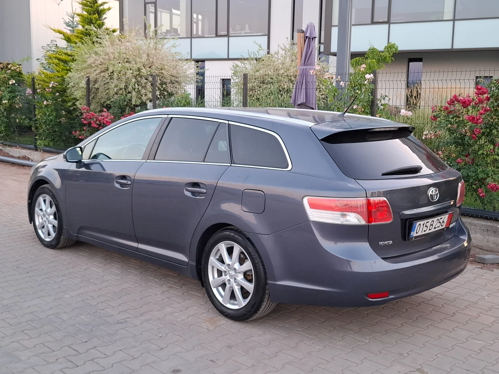 Toyota Avensis 2.0D4D* (126кс)* FACELIFT* НОВ ВНОС* * , снимка 6 - Автомобили и джипове - 55073049