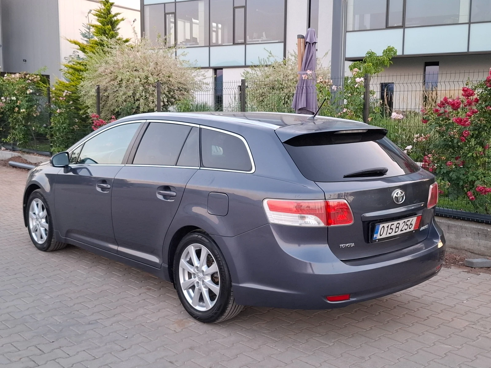 Toyota Avensis 2.0D4D* (126кс)* FACELIFT* НОВ ВНОС* * , снимка 7 - Автомобили и джипове - 55073049