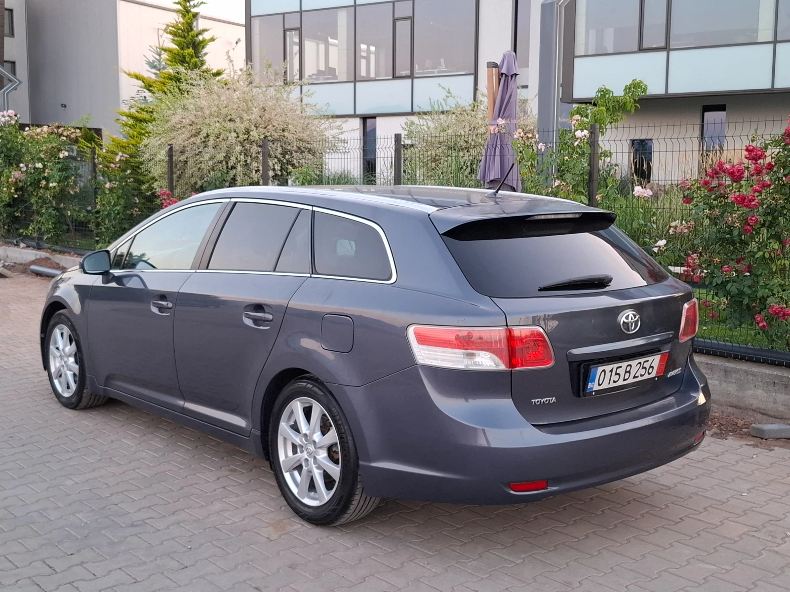 Toyota Avensis 2.0D4D* (126кс)* FACELIFT* НОВ ВНОС* * , снимка 8 - Автомобили и джипове - 55073049