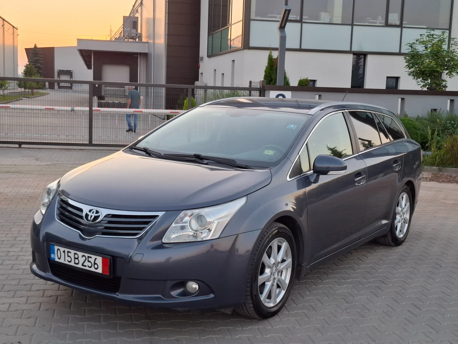 Toyota Avensis 2.0D4D* (126кс)* FACELIFT* НОВ ВНОС* * , снимка 3 - Автомобили и джипове - 55073049