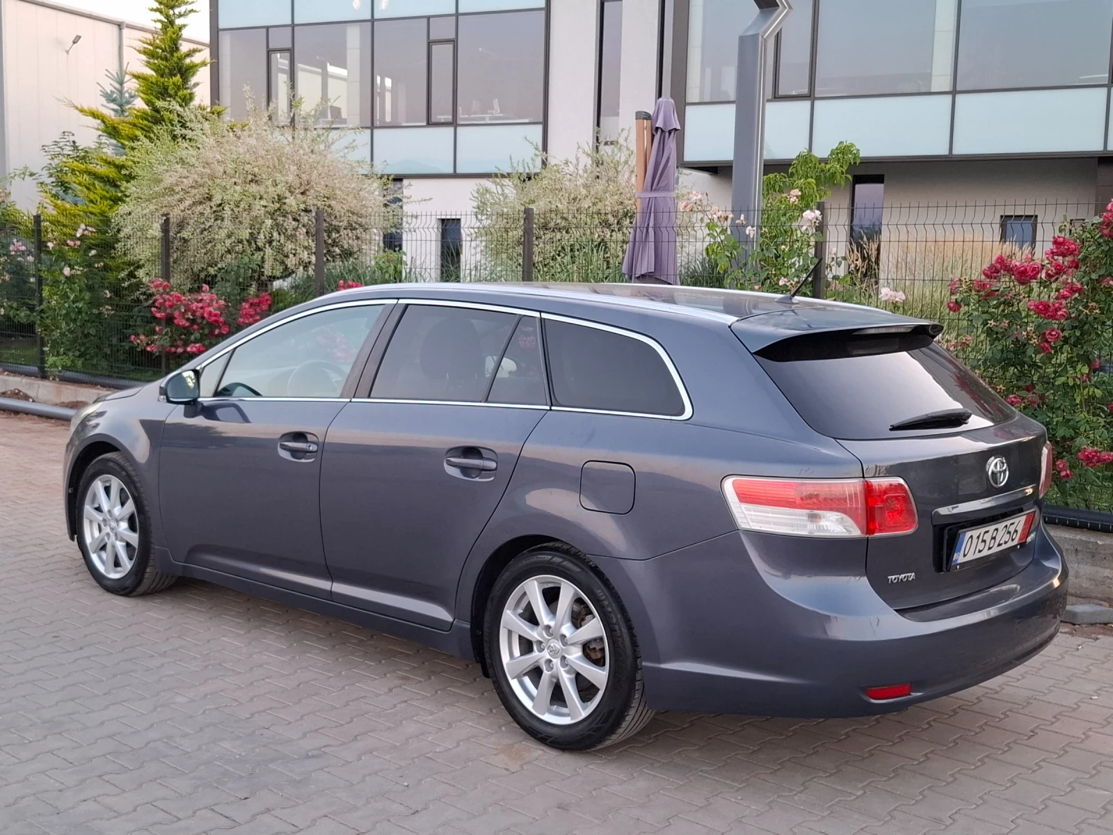 Toyota Avensis 2.0D4D* (126кс)* FACELIFT* НОВ ВНОС* * , снимка 5 - Автомобили и джипове - 55073049