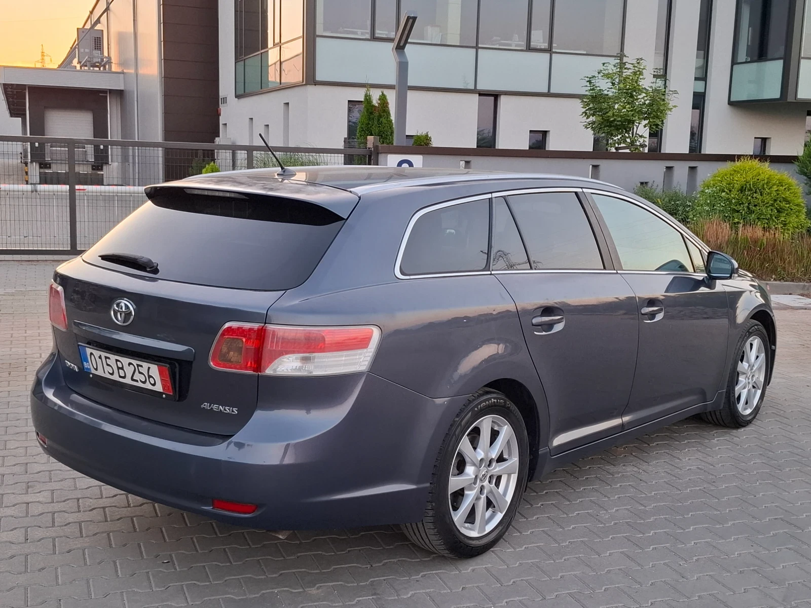 Toyota Avensis 2.0D4D* (126кс)* FACELIFT* НОВ ВНОС* * , снимка 15 - Автомобили и джипове - 55073049