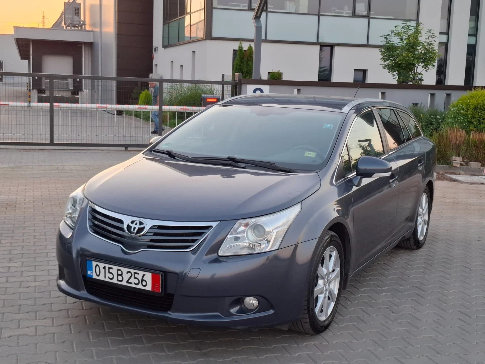 Toyota Avensis 2.0D4D* (126кс)* FACELIFT* НОВ ВНОС* * , снимка 2 - Автомобили и джипове - 55073049