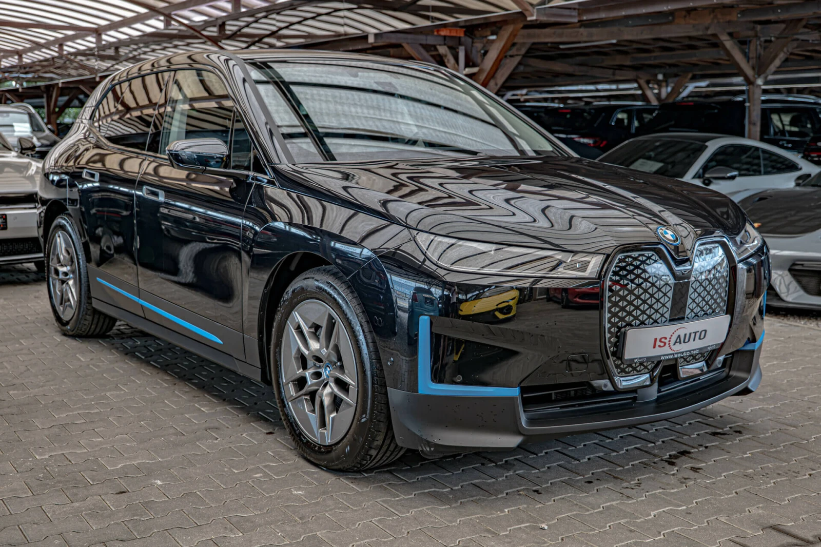 BMW iX xDrive 50/Harman Kardon/HuD/Камера 360/Амбиент/Las, снимка 2 - Автомобили и джипове - 55668247