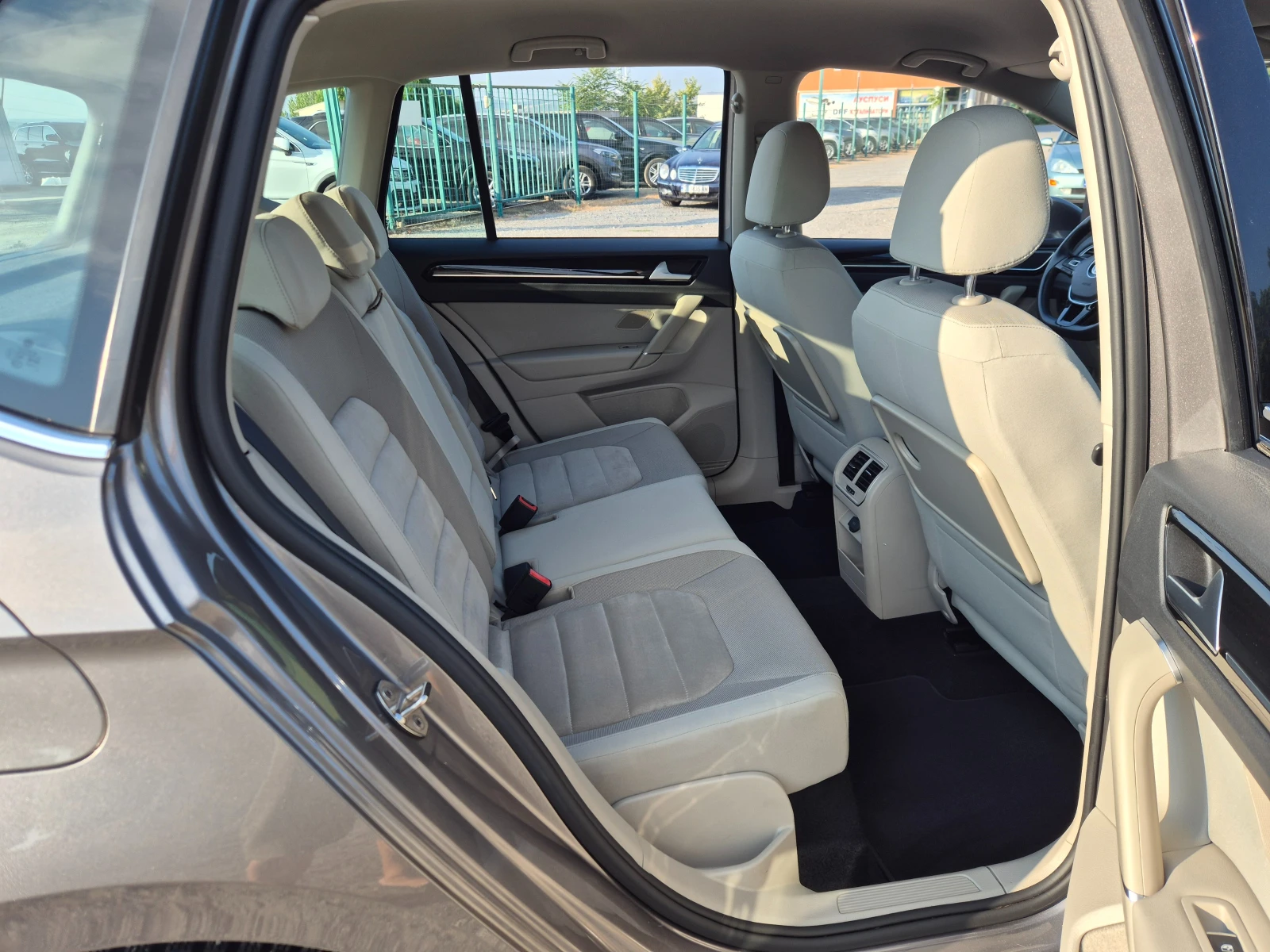 VW Sportsvan 1.6TDI DSG, снимка 10 - Автомобили и джипове - 55767406