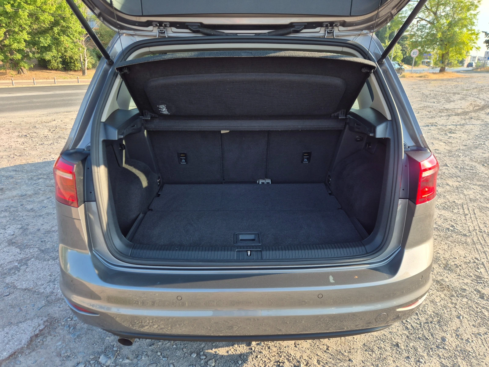 VW Sportsvan 1.6TDI DSG, снимка 11 - Автомобили и джипове - 55767406