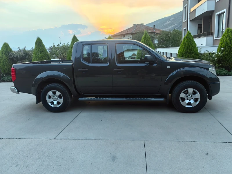 Nissan Navara 2.5 DCI, снимка 2 - Автомобили и джипове - 52659923