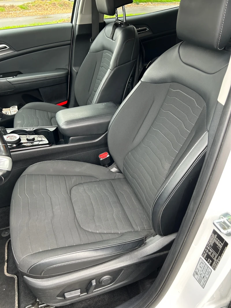 Kia Sportage 1.6 Mild Hybrid , снимка 12 - Автомобили и джипове - 52469969