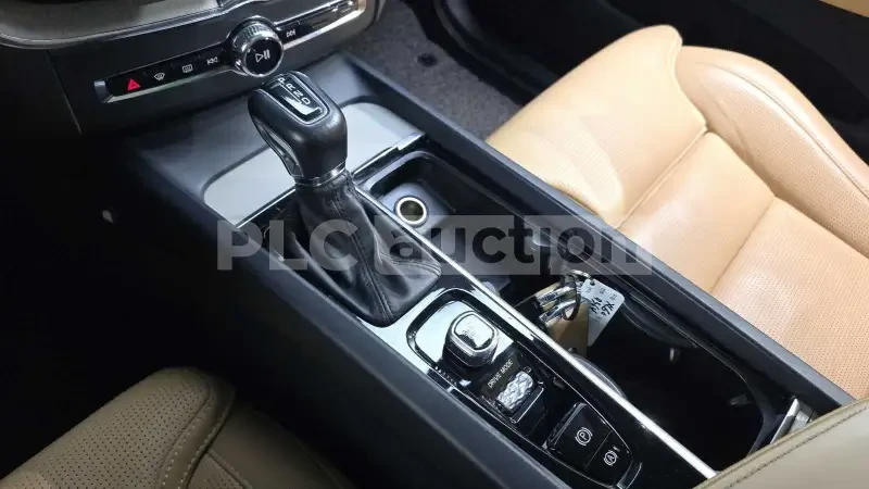 Volvo XC60 D5 | 360| DISTRONIC| ОБДУХ| ВКЛ.ТЕХНОТЕСТ, снимка 10 - Автомобили и джипове - 54669934