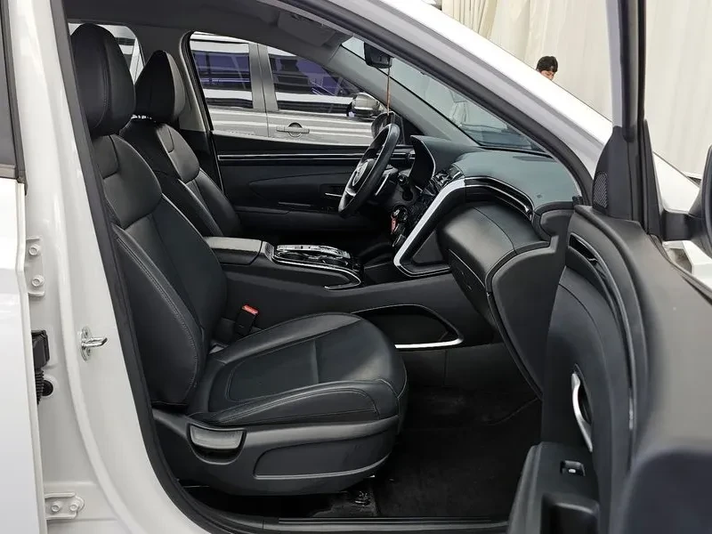 Hyundai Tucson 2.0 2WD MODERN, снимка 11 - Автомобили и джипове - 55802030