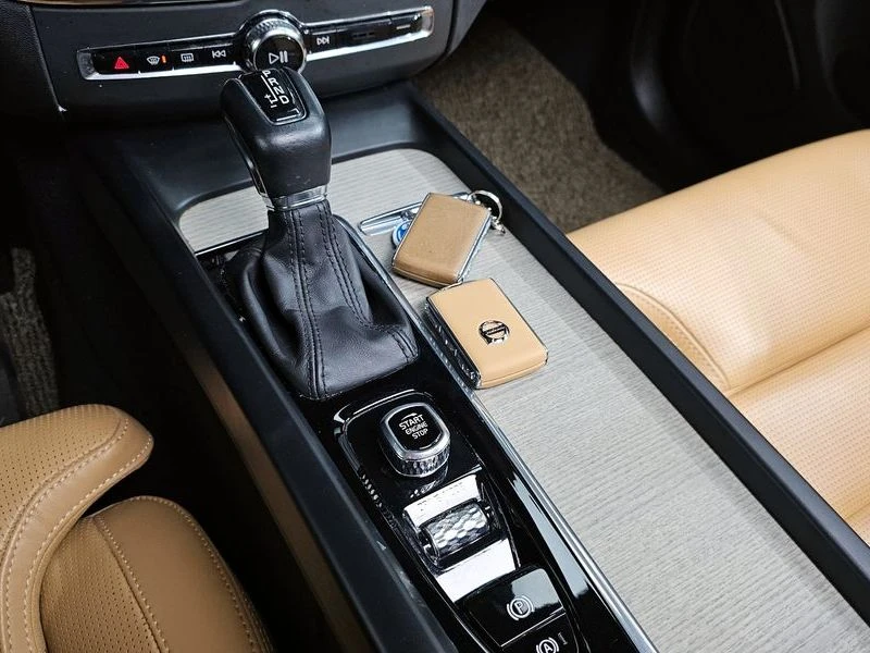 Volvo XC60 2.0 194 hp Automatic, снимка 9 - Автомобили и джипове - 55806100