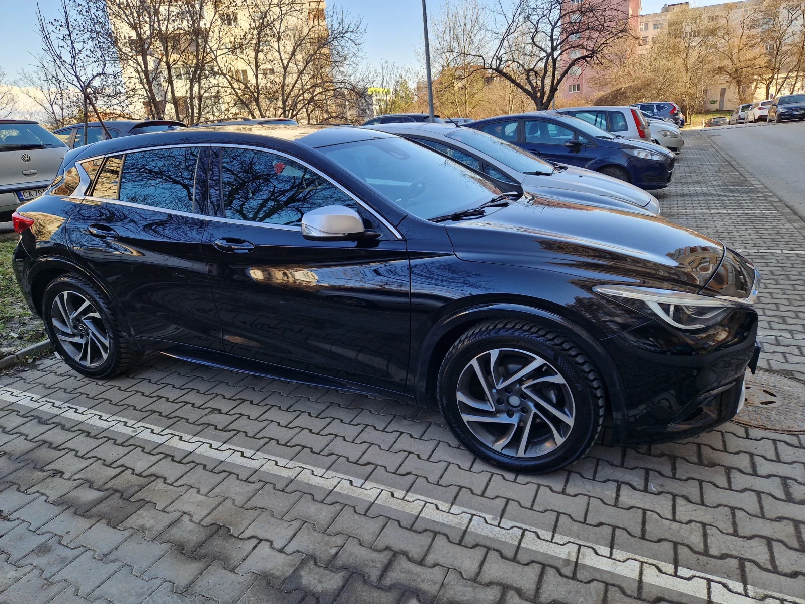 Infiniti Q30  - изображение 3
