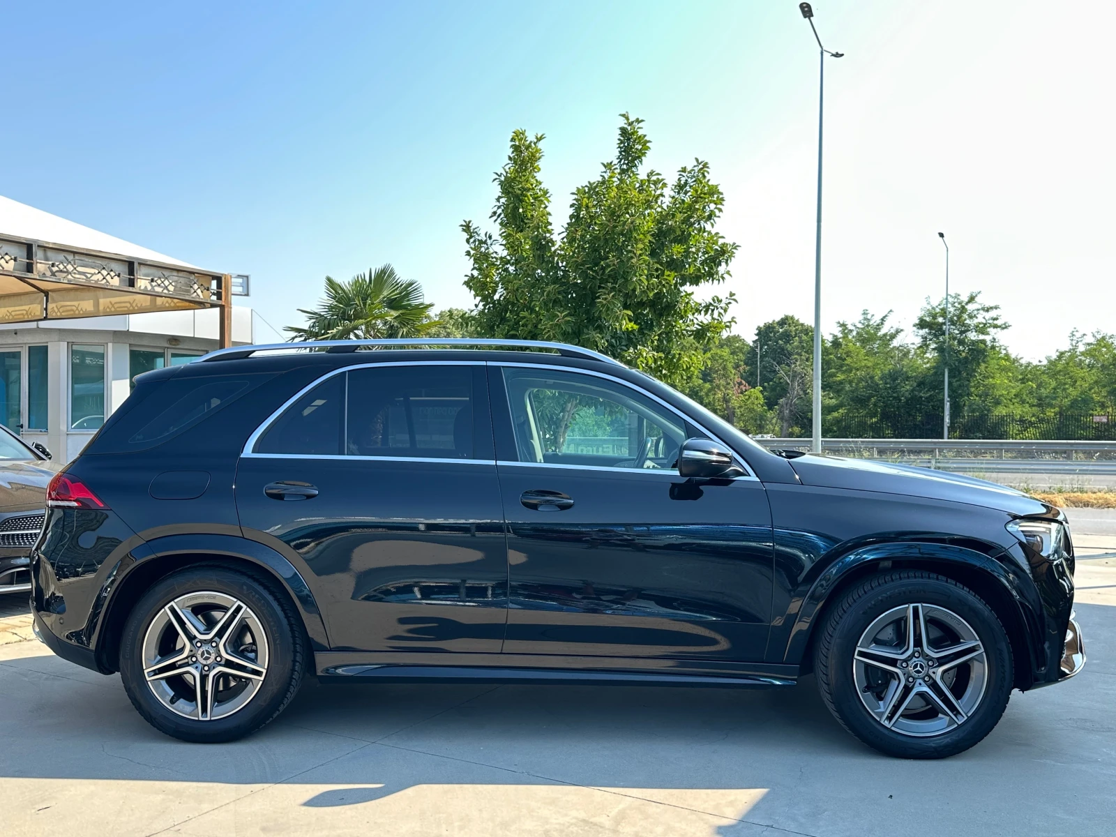 Mercedes-Benz GLE 300d 4-MATIC, AMG LINE-FULL SERVICE - изображение 4