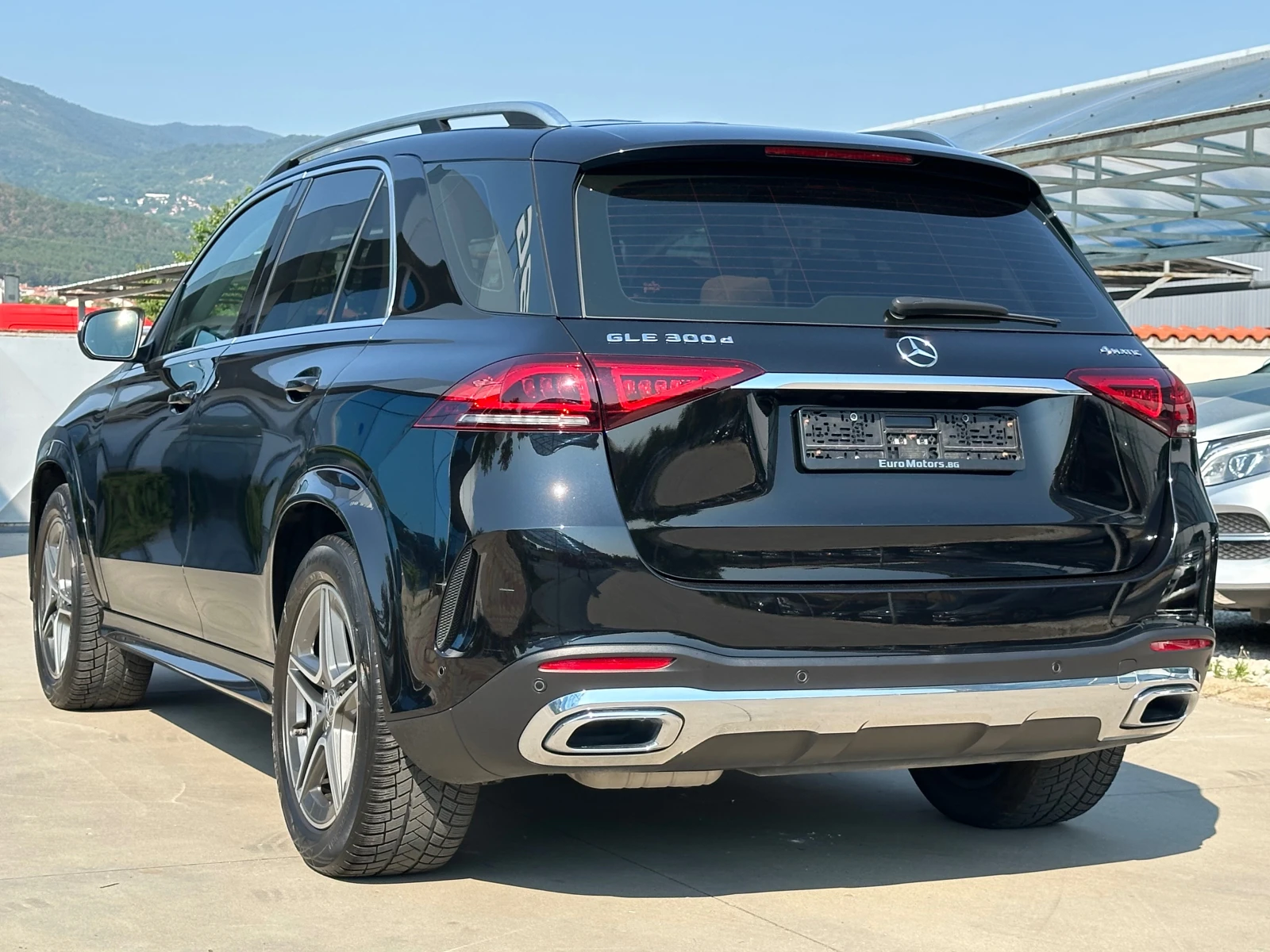 Mercedes-Benz GLE 300d 4-MATIC, AMG LINE-FULL SERVICE - изображение 6