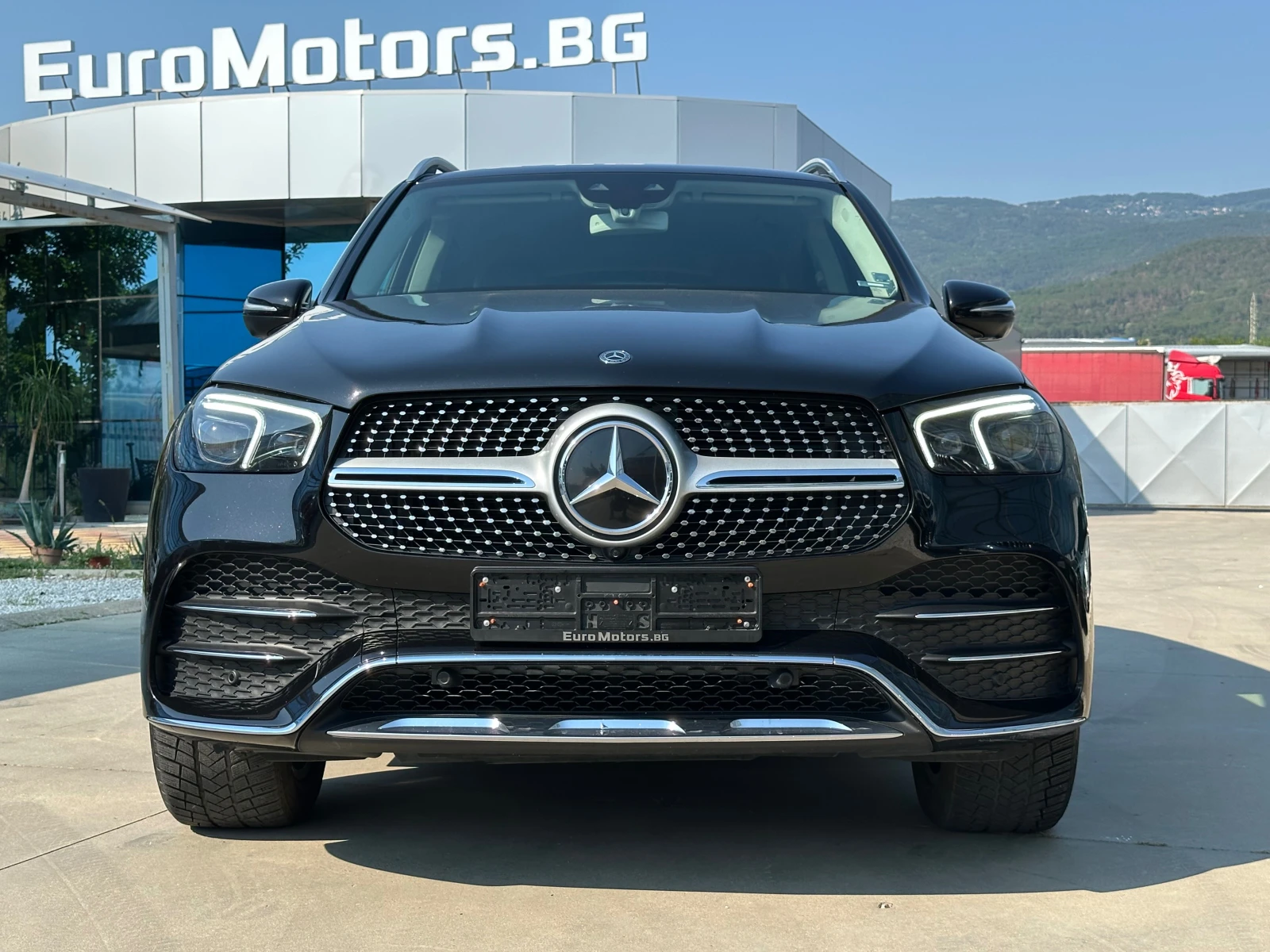 Mercedes-Benz GLE 300d 4-MATIC, AMG LINE-FULL SERVICE - изображение 2