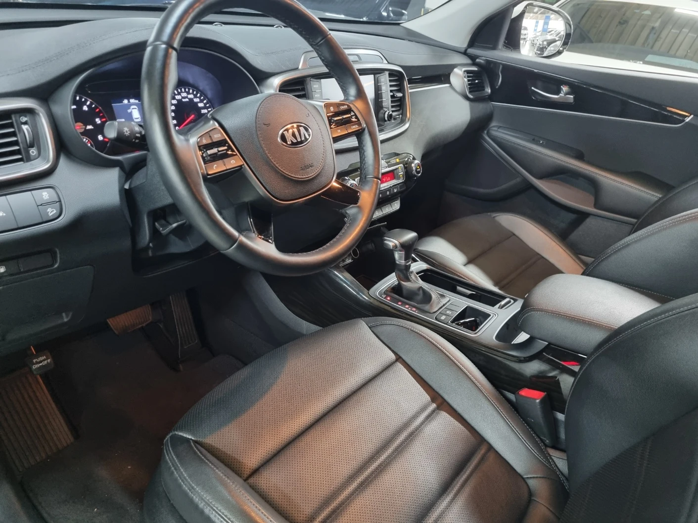 Kia Sorento, снимка 12 - Автомобили и джипове - 53878734