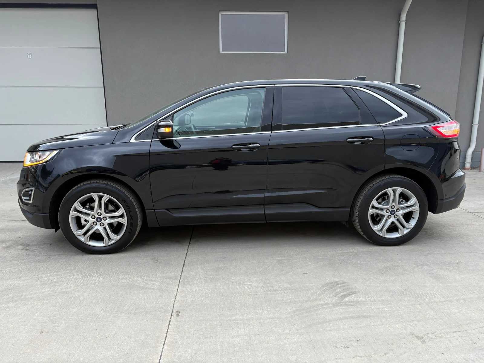 Ford Edge Titanium + + + Full Extras 2.0 diesel 210hp Euro 6, снимка 3 - Автомобили и джипове - 53992964