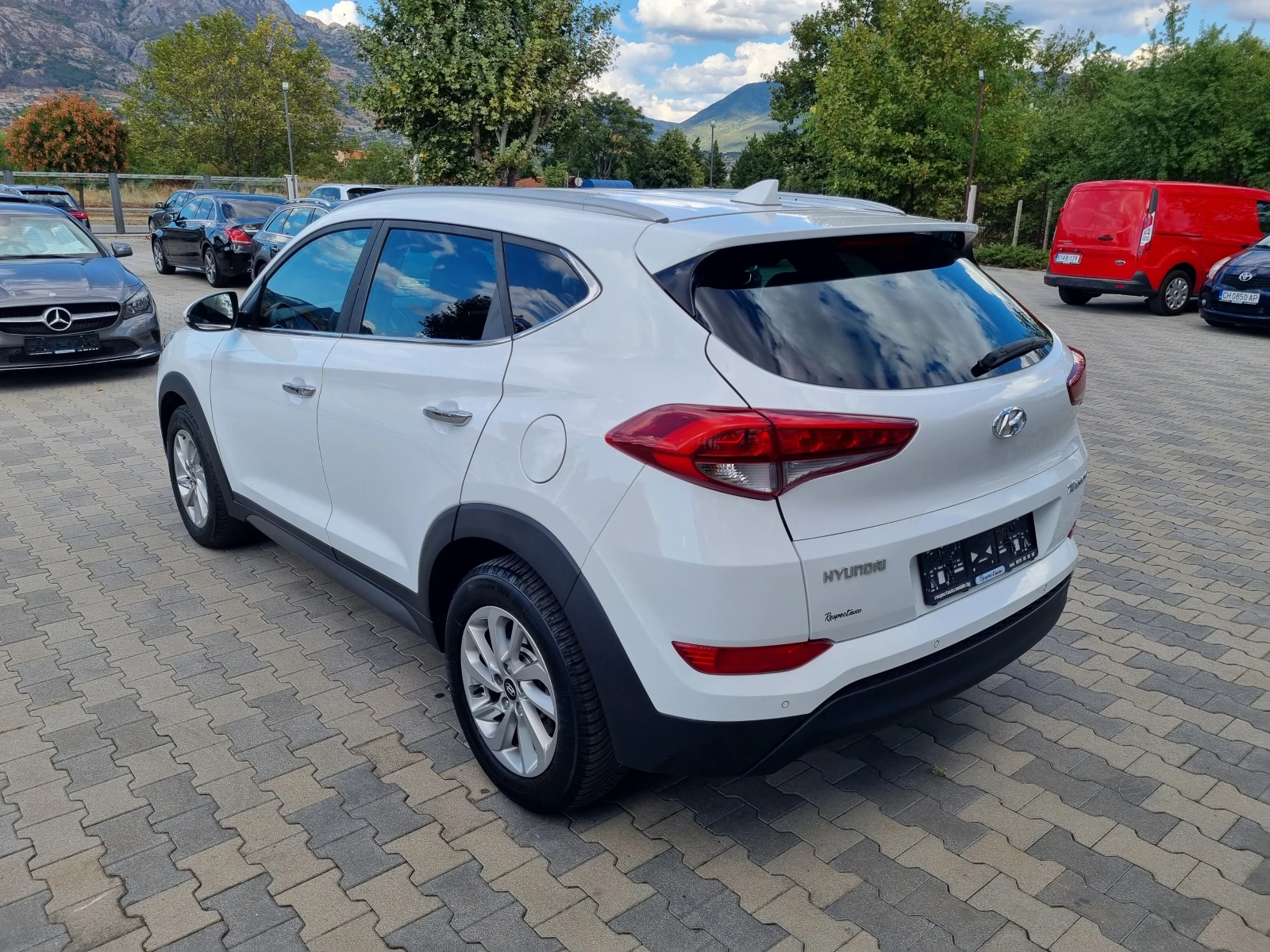 Hyundai Tucson 1.7CRDi-141кс-АВТОМАТИК/ОБСЛУЖЕН !!!, снимка 4 - Автомобили и джипове - 54285083