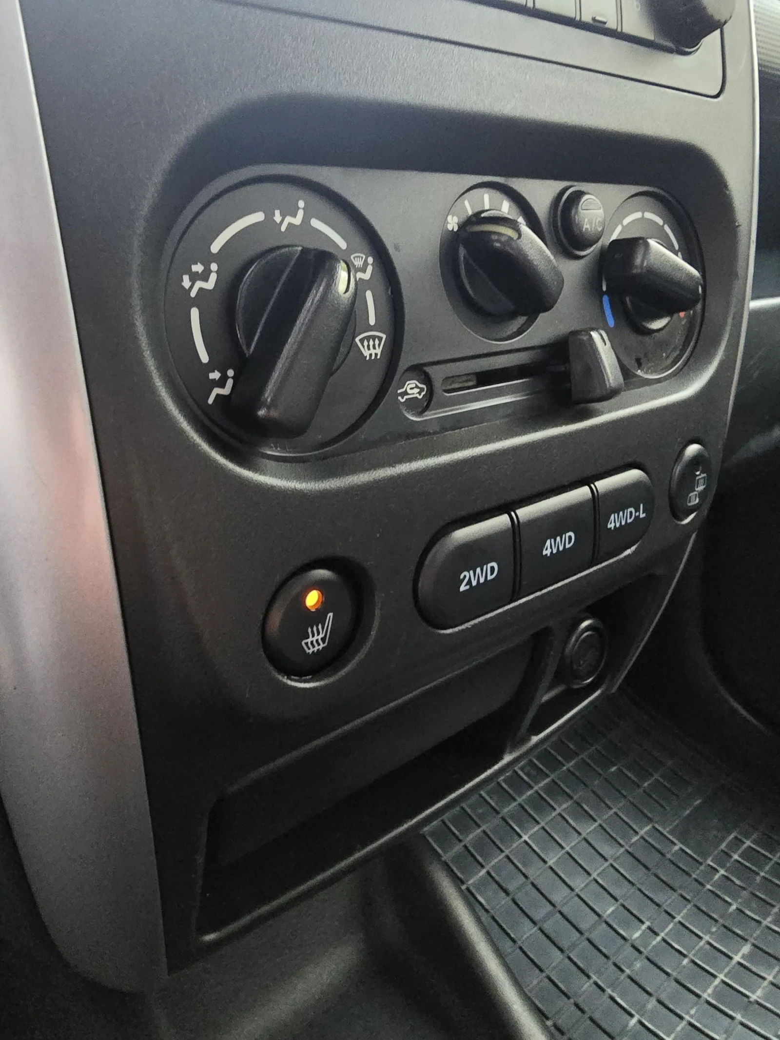Suzuki Jimny 1.5 DDiS 25th Anniversary Edition, 2007 г., снимка 5 - Автомобили и джипове - 54373351