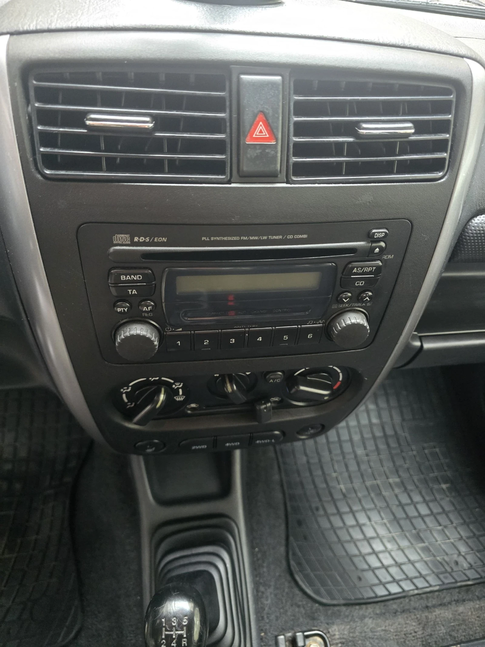 Suzuki Jimny 1.5 DDiS 25th Anniversary Edition, 2007 г., снимка 9 - Автомобили и джипове - 54373351