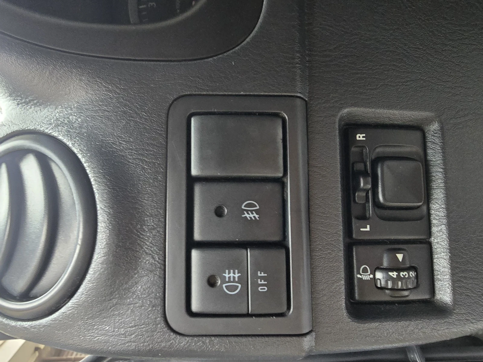 Suzuki Jimny 1.5 DDiS 25th Anniversary Edition, 2007 г., снимка 8 - Автомобили и джипове - 54373351