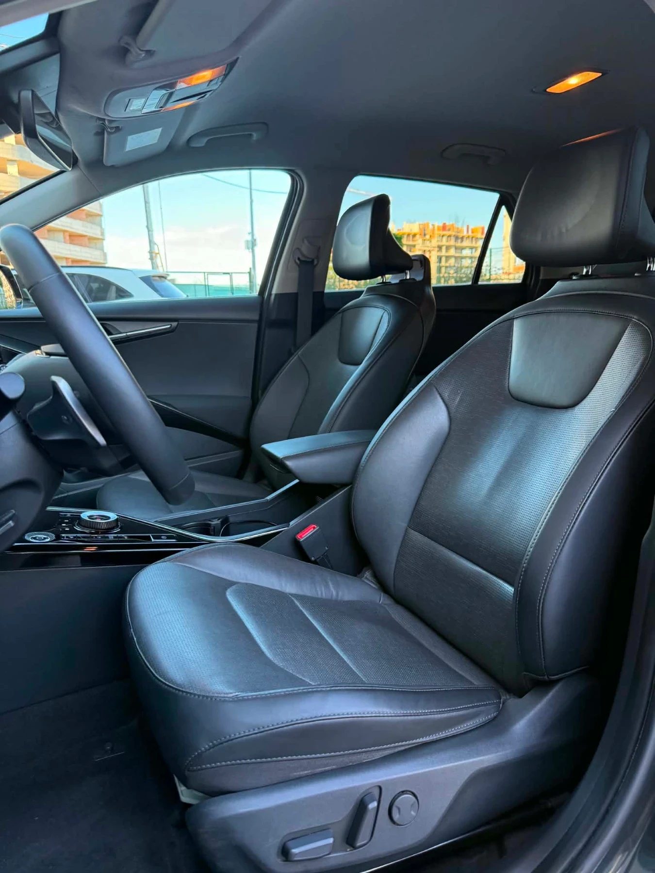 Kia Niro 65KWH/PREMIUM BUSSINES/KEYLESS/AMBIENT, снимка 8 - Автомобили и джипове - 54518141