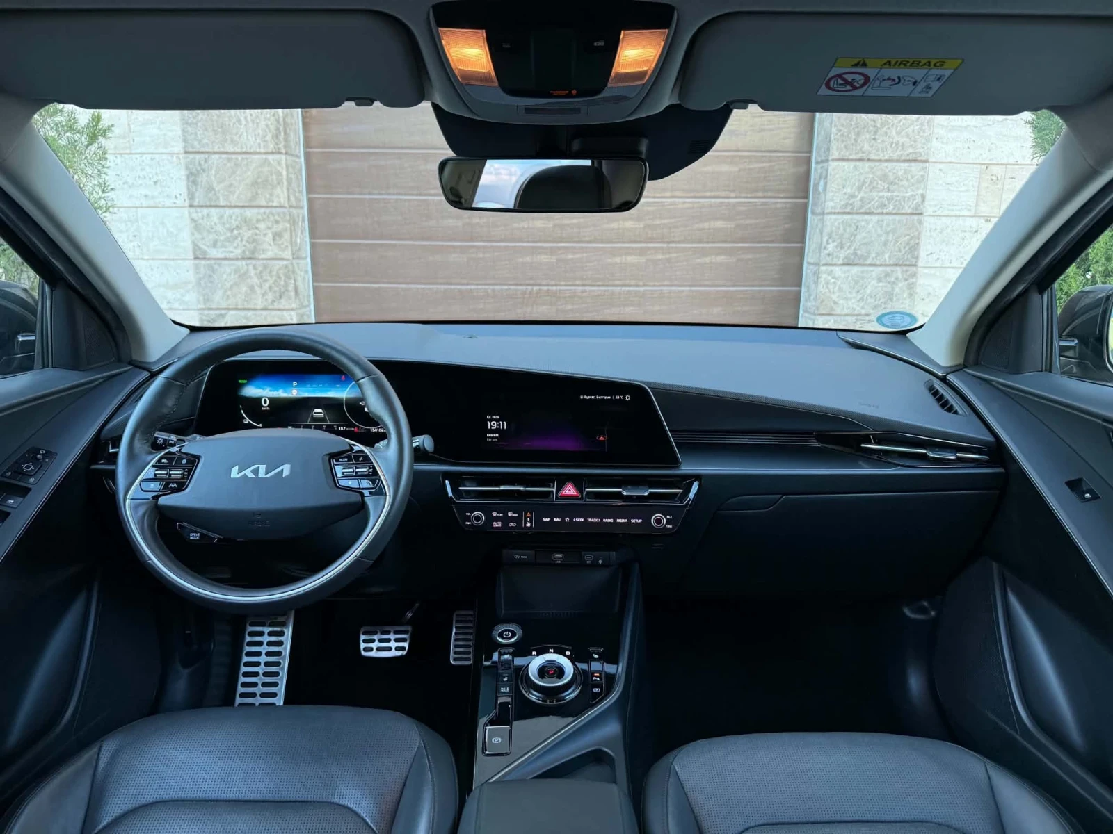Kia Niro 65KWH/PREMIUM BUSSINES/KEYLESS/AMBIENT, снимка 9 - Автомобили и джипове - 54518141