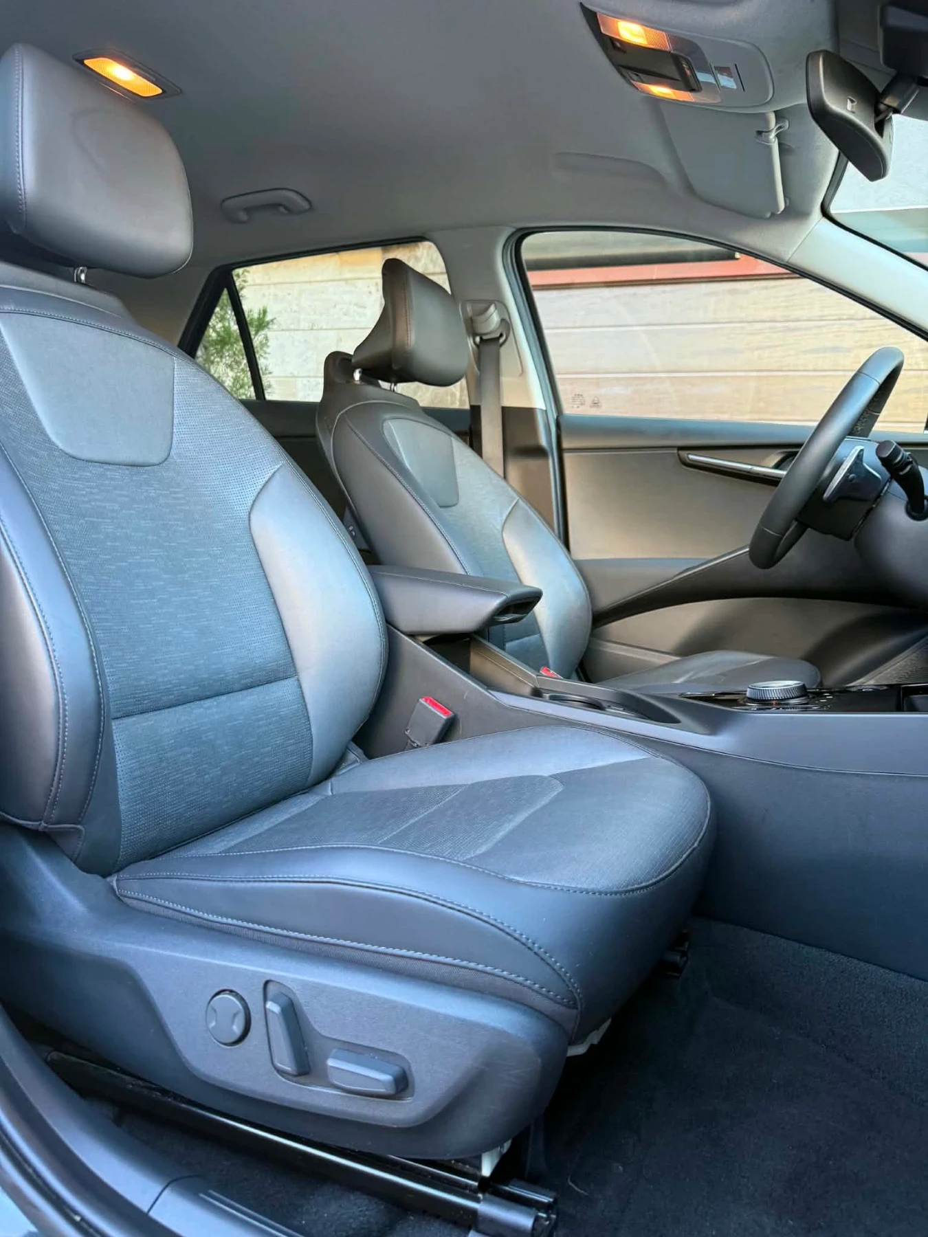 Kia Niro 65KWH/PREMIUM BUSSINES/KEYLESS/AMBIENT, снимка 10 - Автомобили и джипове - 54518141