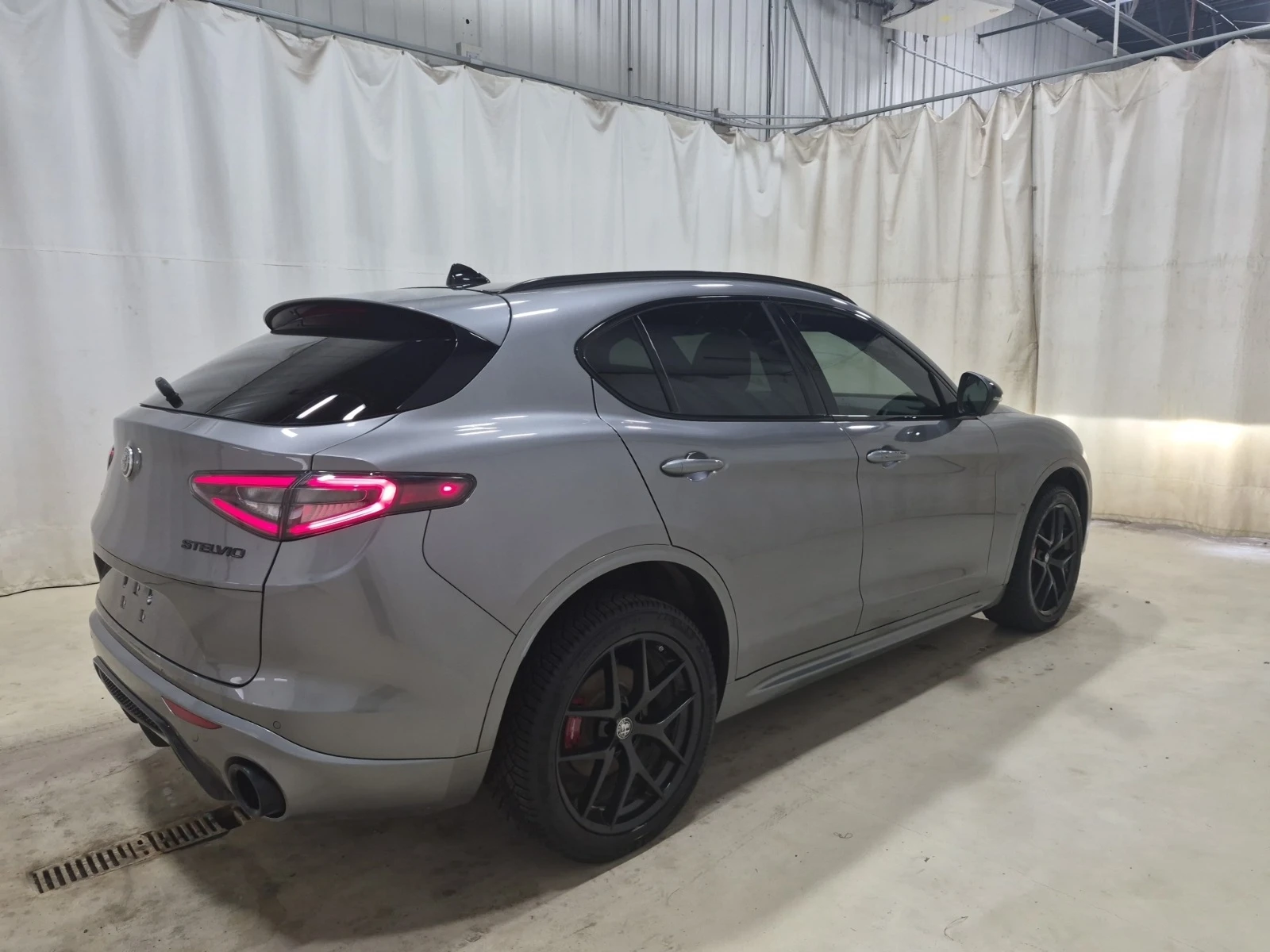 Alfa Romeo Stelvio TI SPORT 2.0T * * CARFAX * * АВТО КРЕДИТ * * , снимка 3 - Автомобили и джипове - 54947189