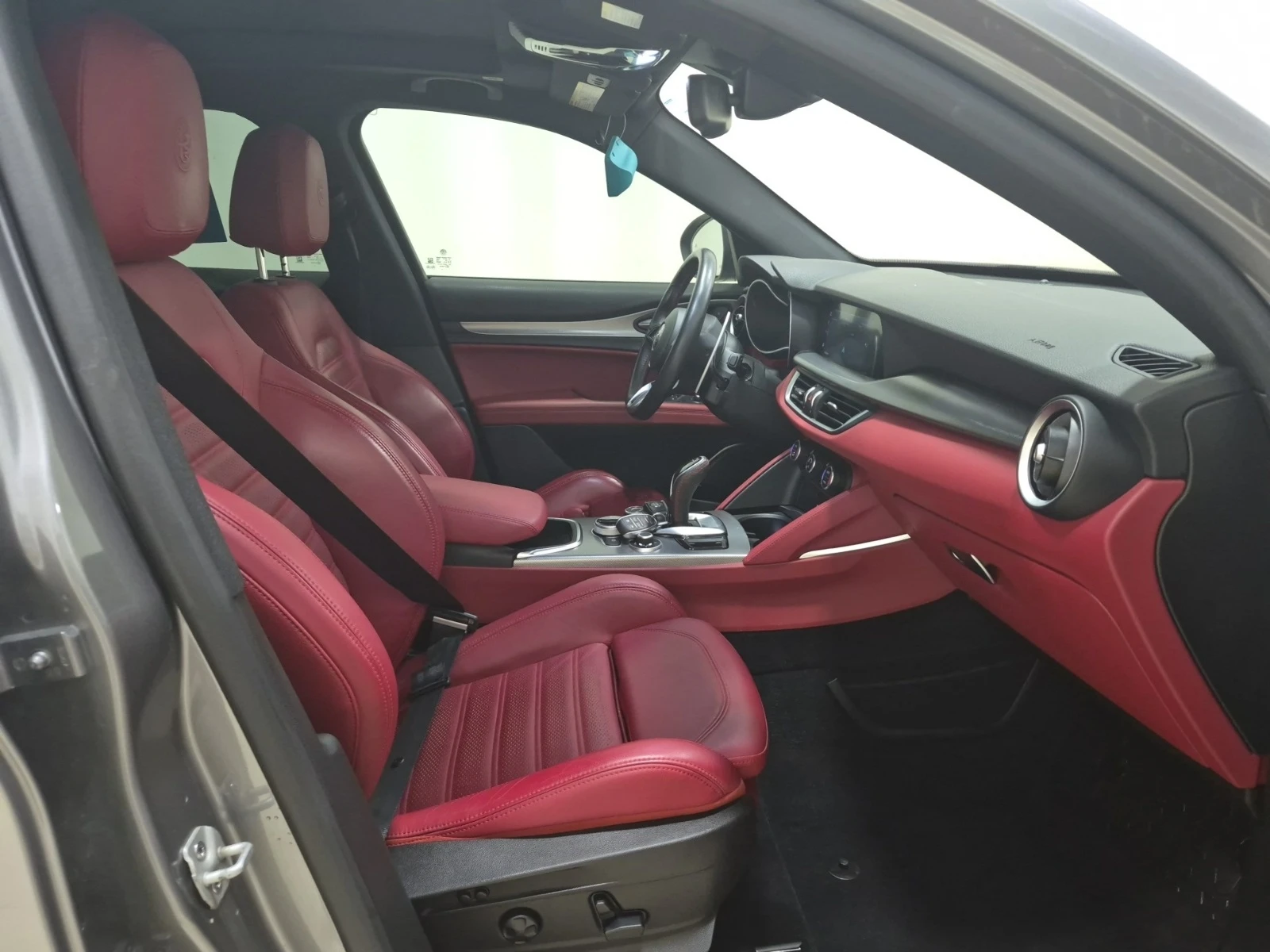 Alfa Romeo Stelvio TI SPORT 2.0T * * CARFAX * * АВТО КРЕДИТ * * , снимка 9 - Автомобили и джипове - 54947189