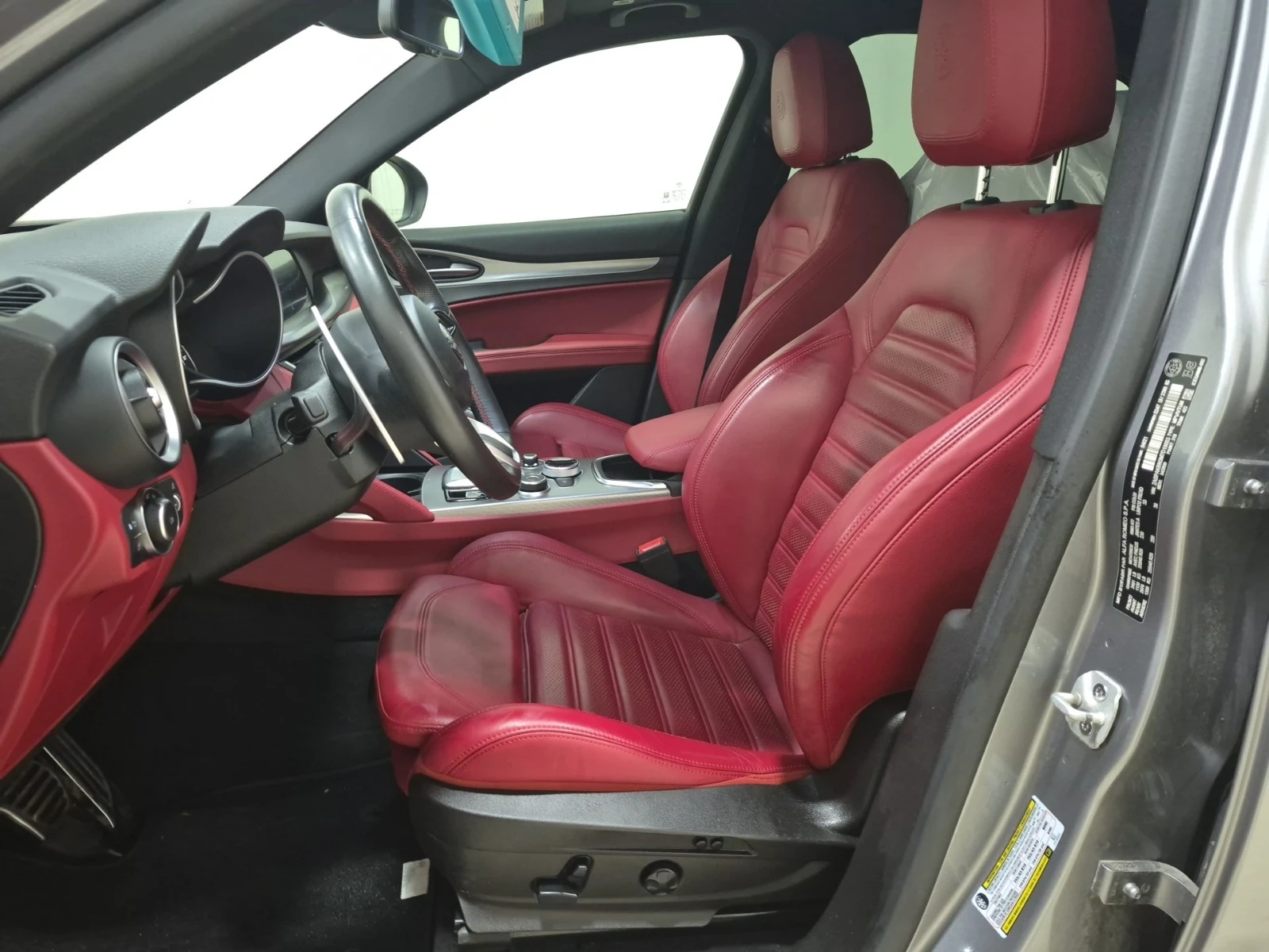 Alfa Romeo Stelvio TI SPORT 2.0T * * CARFAX * * АВТО КРЕДИТ * * , снимка 5 - Автомобили и джипове - 54947189