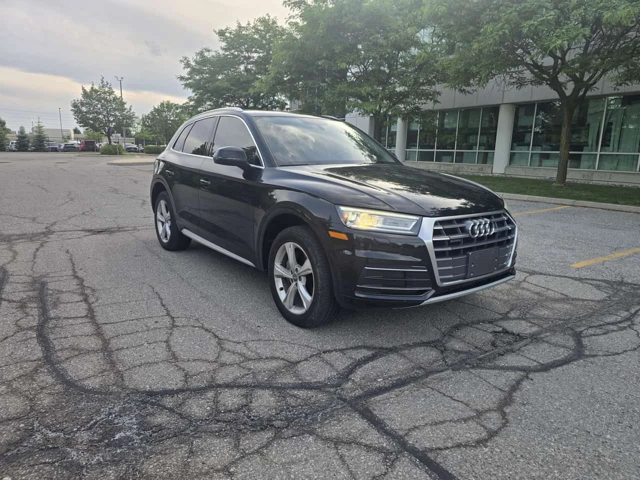 Audi Q5 Progressiv S tronic | CARFAX | АВТОКРЕДИТ, снимка 3 - Автомобили и джипове - 55313705