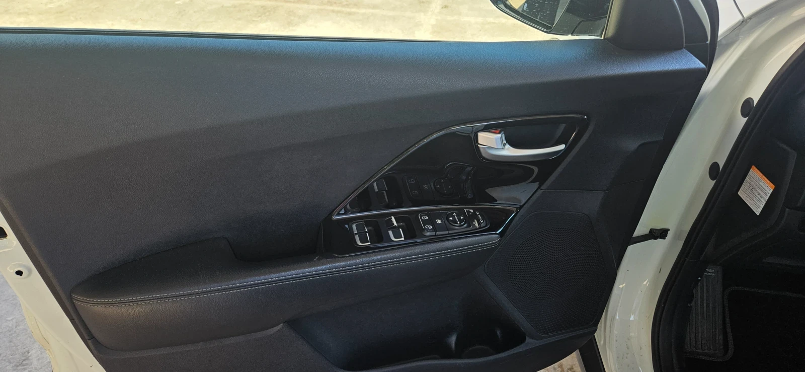 Kia Niro Style, снимка 11 - Автомобили и джипове - 55826950