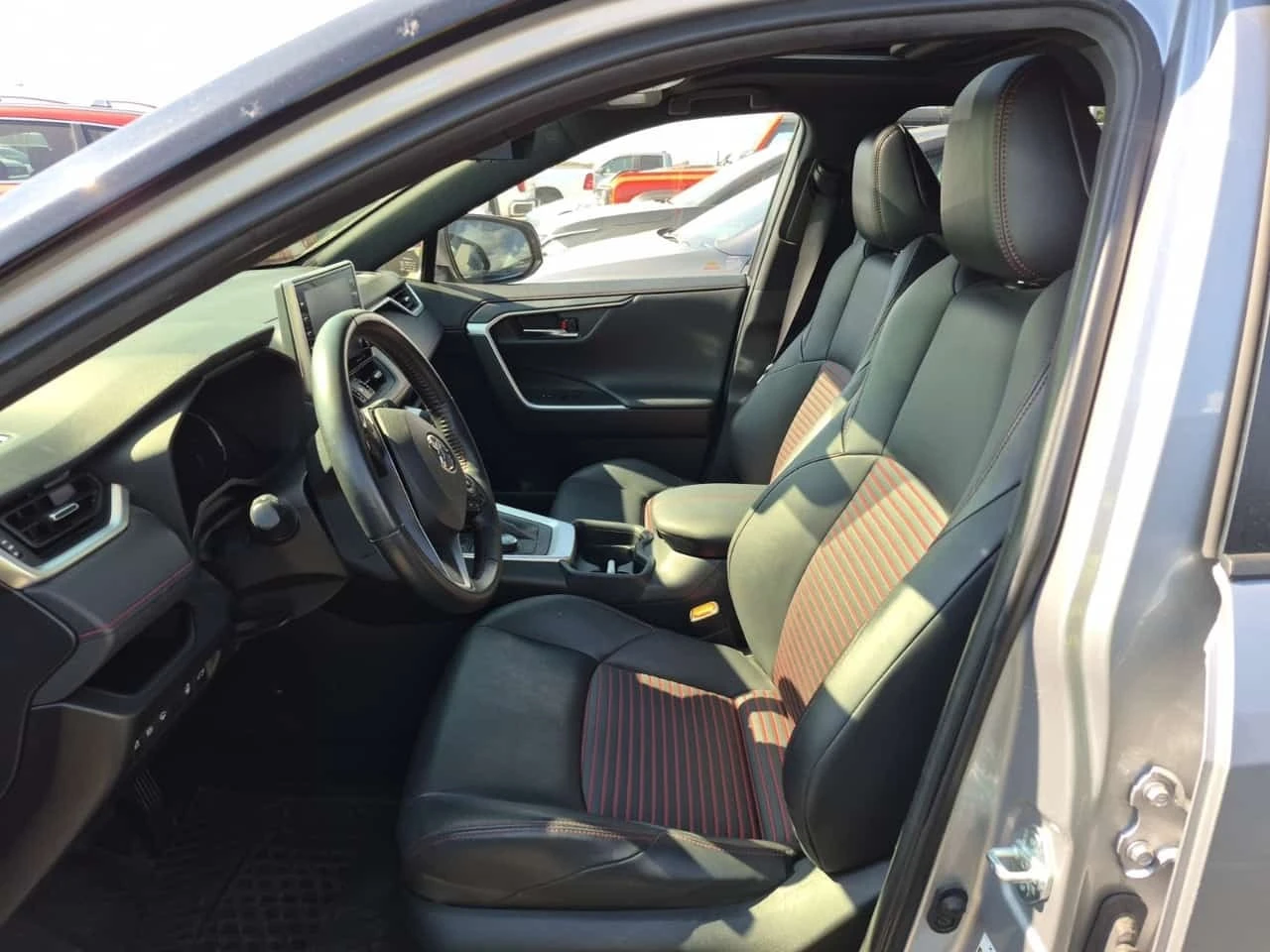 Toyota Rav4 * PRIME XSE * PLUG-in Hybrid * AWD * CARFAX * , снимка 6 - Автомобили и джипове - 56242802