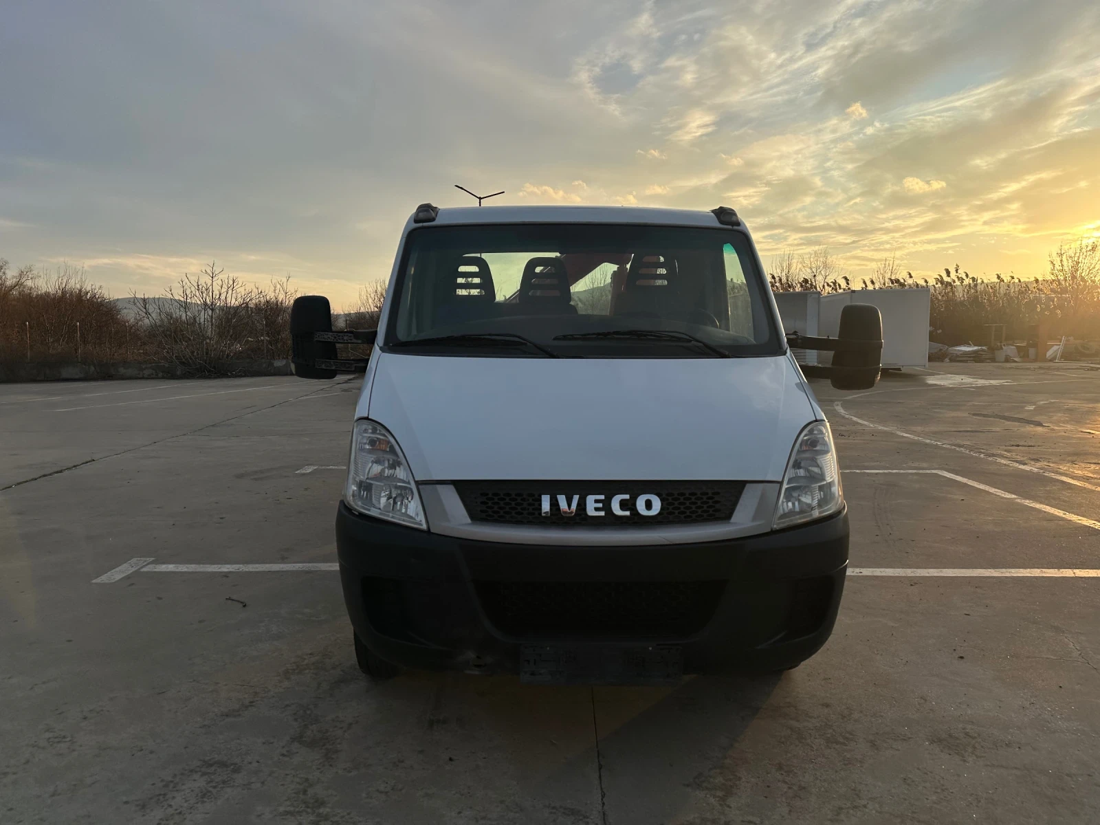 Iveco Daily 35C17 Тристранен самосвал кран Ferrari 530 A2 6m - изображение 3