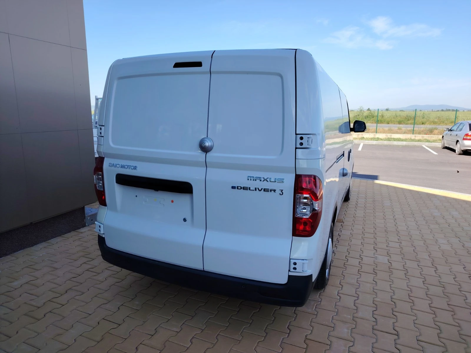 Maxus e3 Deliver 52, 5kWh 90kw/122hp, снимка 3 - Бусове и автобуси - 54700389