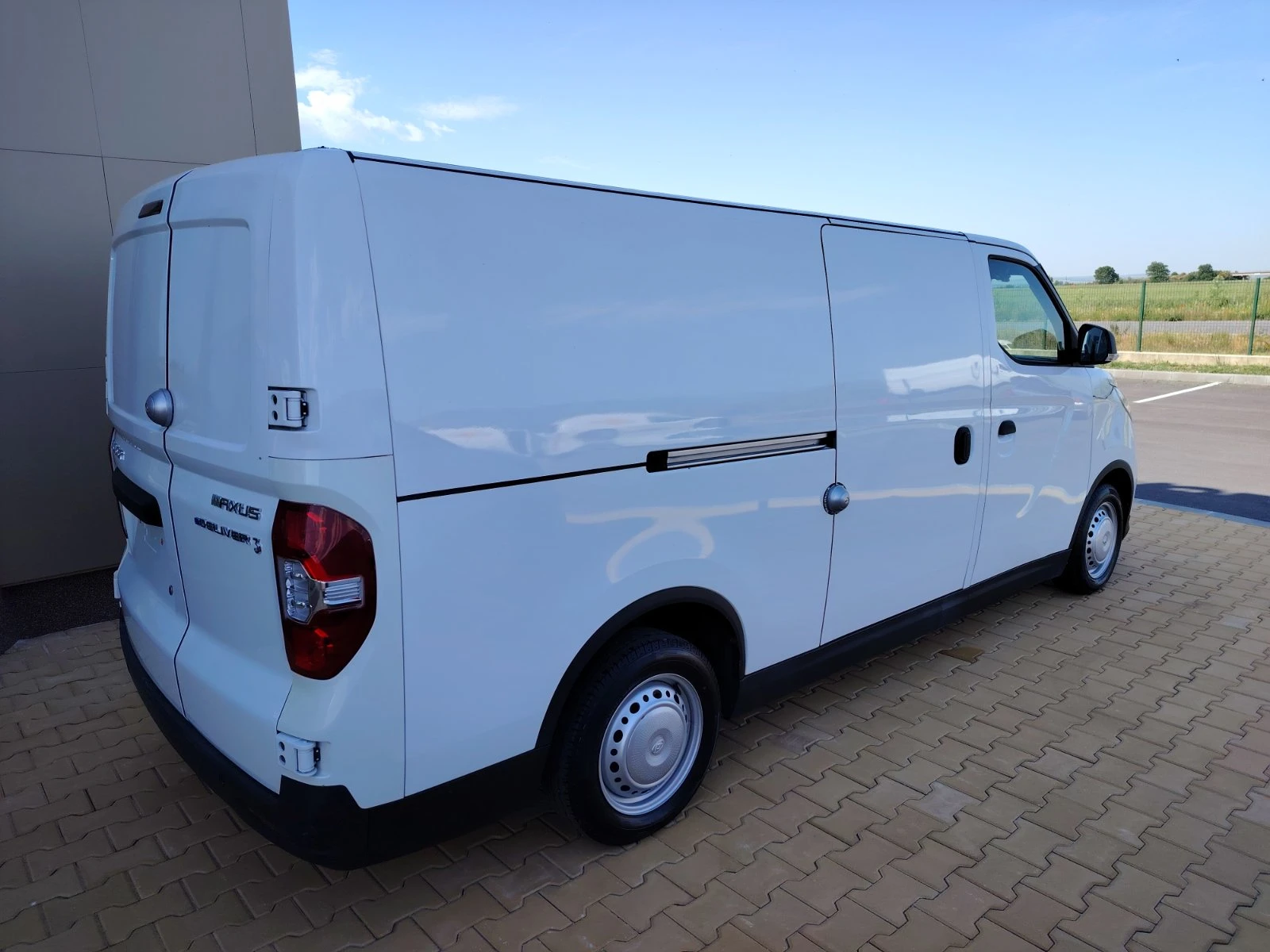 Maxus e3 Deliver 52, 5kWh 90kw/122hp, снимка 4 - Бусове и автобуси - 54700389