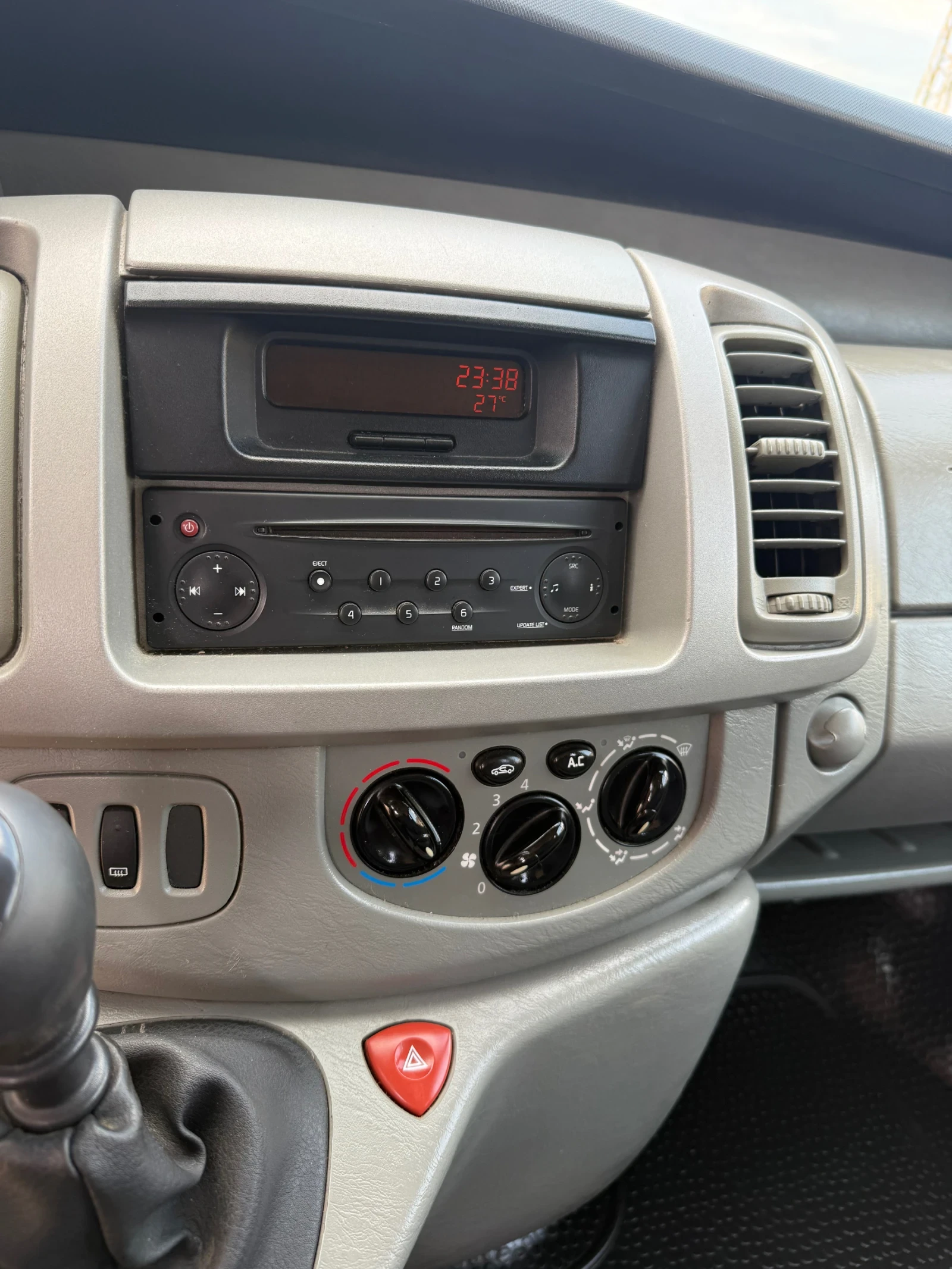 Renault Trafic 2.0CDTI MAXI 2 ВРАТИ, снимка 12 - Бусове и автобуси - 55067182