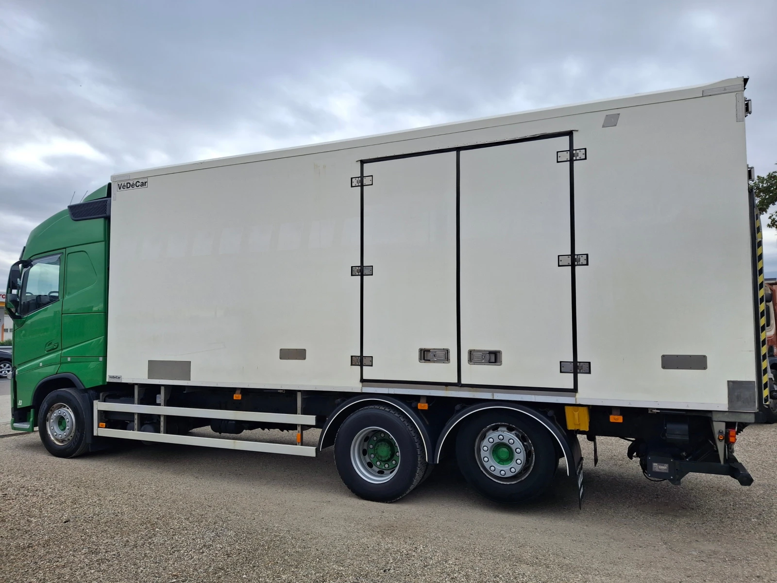 Volvo Fh ТЕРМО ИЗОЛИРАН , снимка 4 - Камиони - 56697092